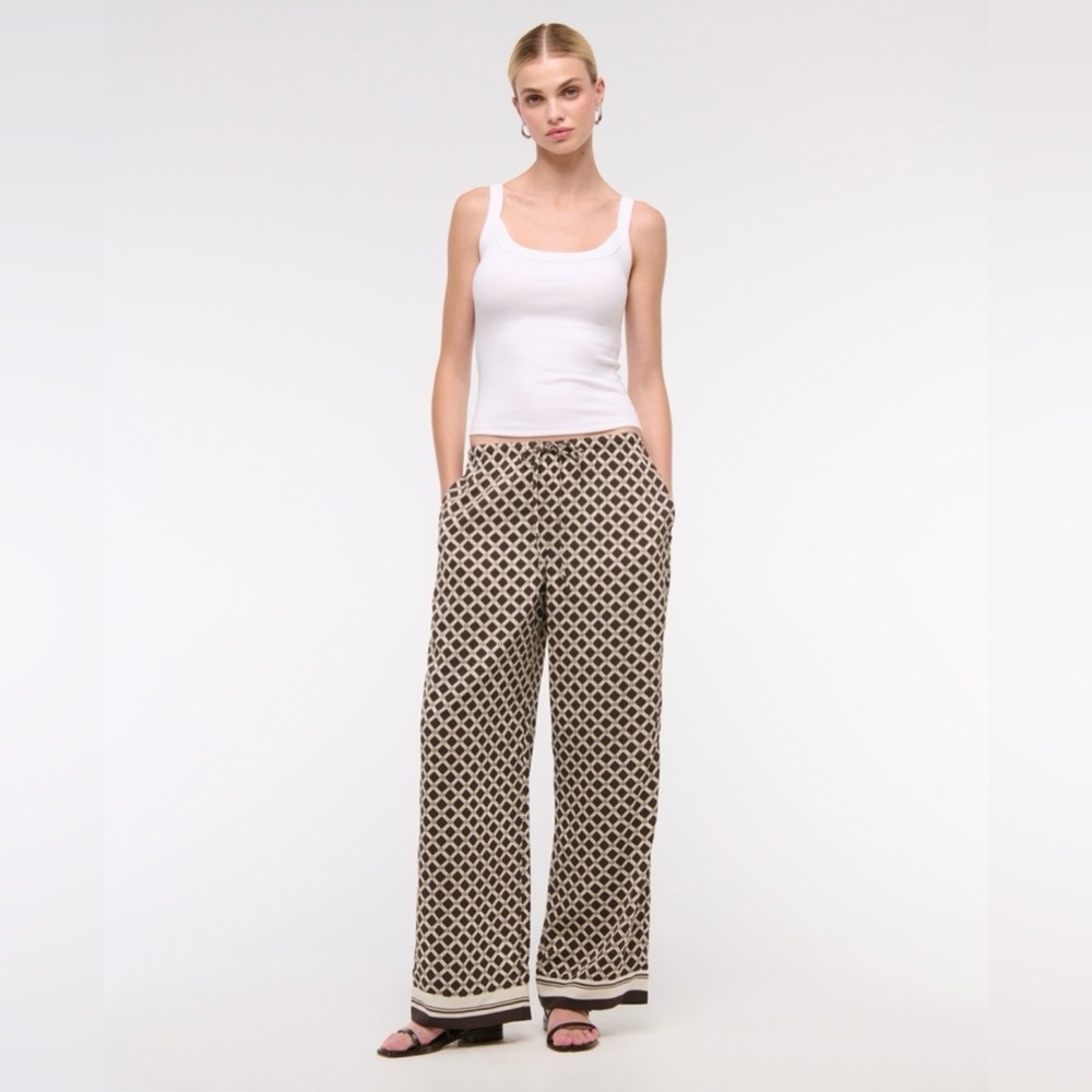 NWT Abercrombie drapey wide leg pull on pant XS
